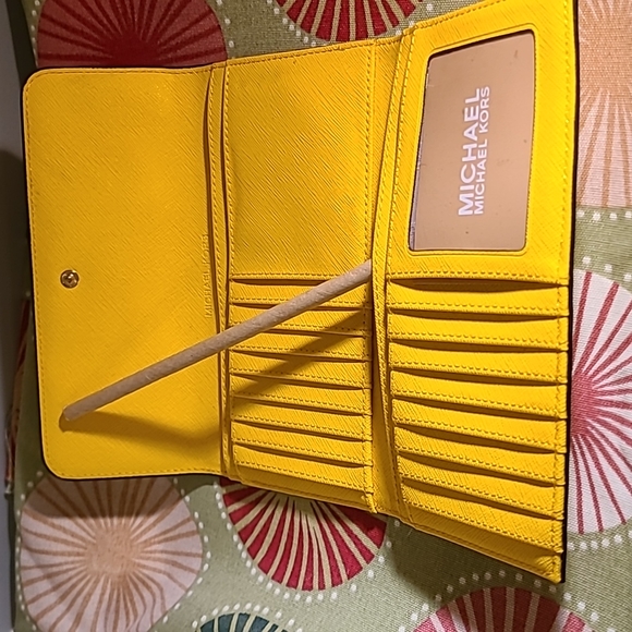 ￼￼Michael Kors Yellow Medium size Wallet$ - Picture 4 of 4
